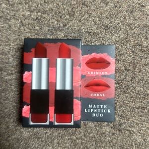 ELLEN TRACY LIPSTICK